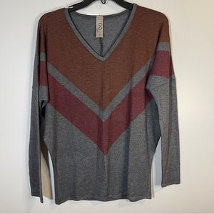 GO COUTURE Colorblock V-Neck Sweater Grey Size Small